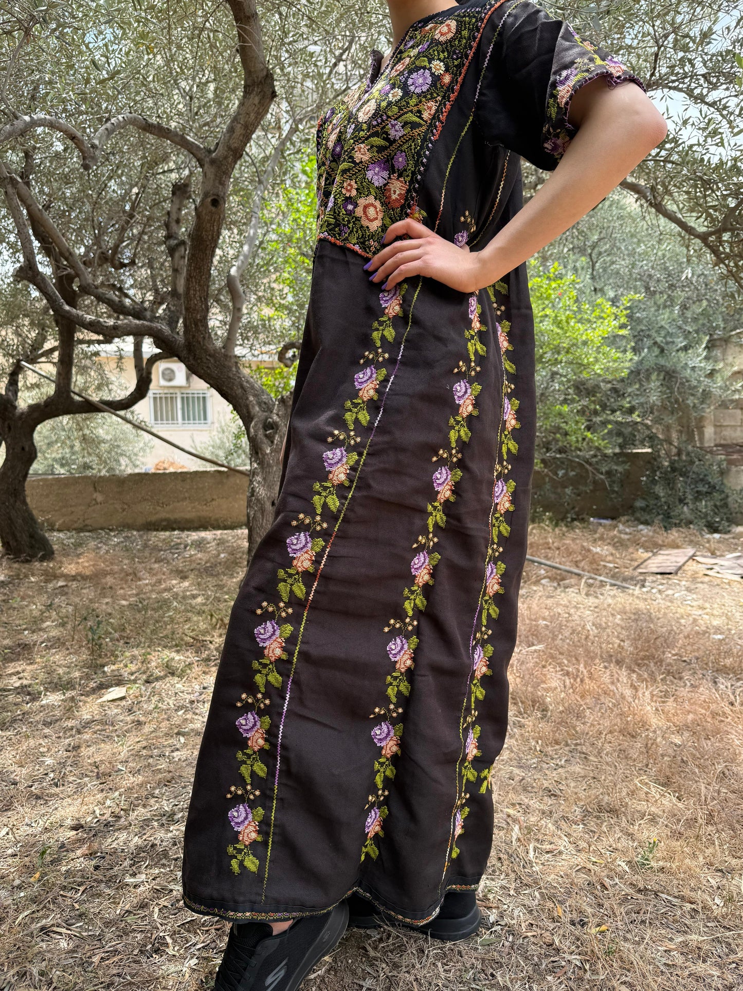 Handwoven Palestinian Thobe – Black with Floral Tatreez Embroidery