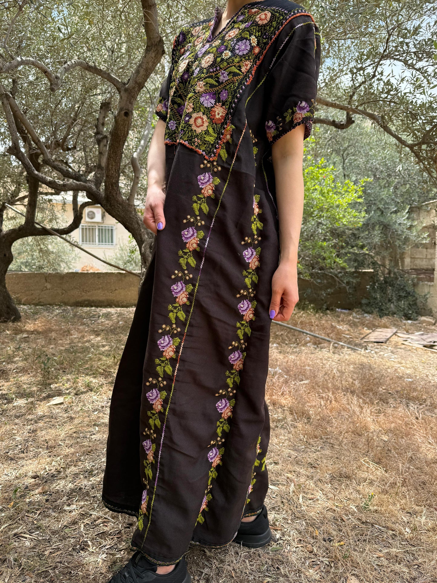 Handwoven Palestinian Thobe – Black with Floral Tatreez Embroidery