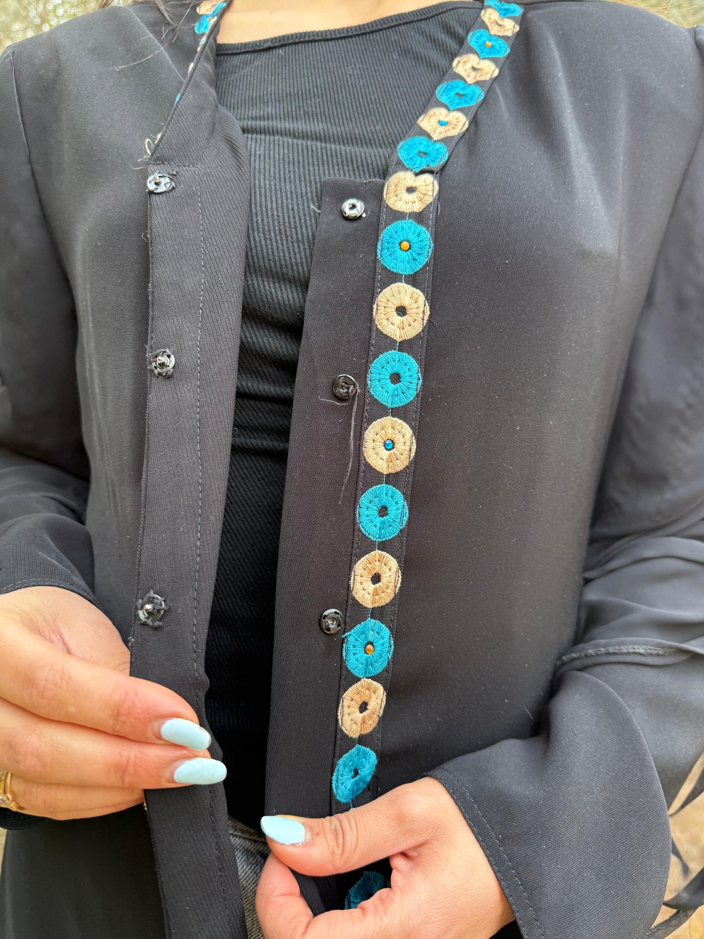 Black Open Abaya – Timeless Elegance in a Modern Traditional Style