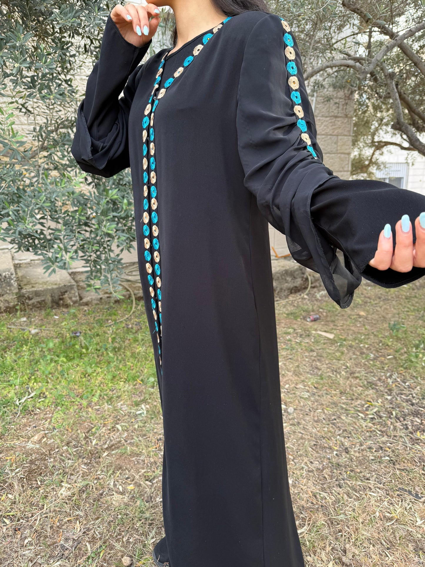Black Open Abaya – Timeless Elegance in a Modern Traditional Style