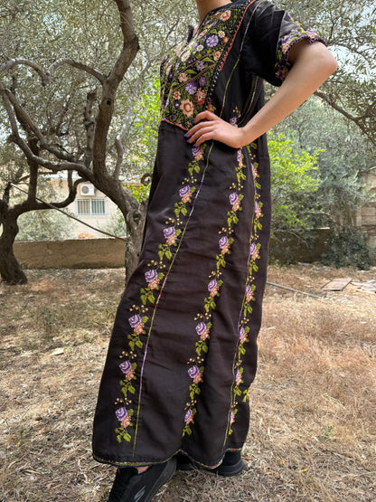 Handwoven Palestinian Thobe – Black with Floral Tatreez Embroidery
