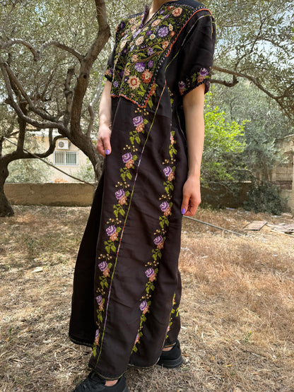 Handwoven Palestinian Thobe – Black with Floral Tatreez Embroidery