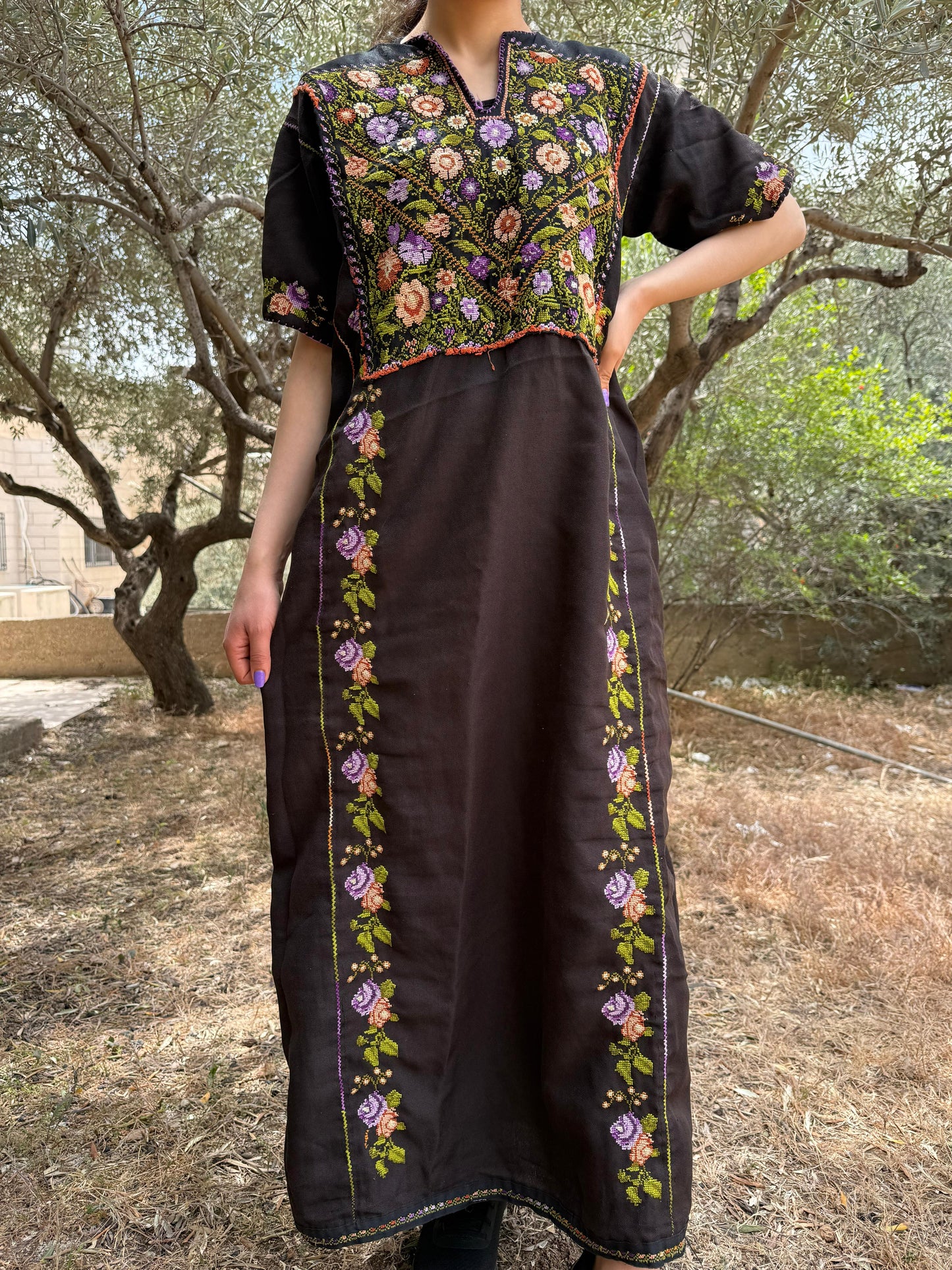 Handwoven Palestinian Thobe – Black with Floral Tatreez Embroidery