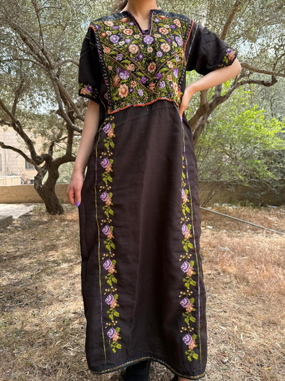Handwoven Palestinian Thobe – Black with Floral Tatreez Embroidery