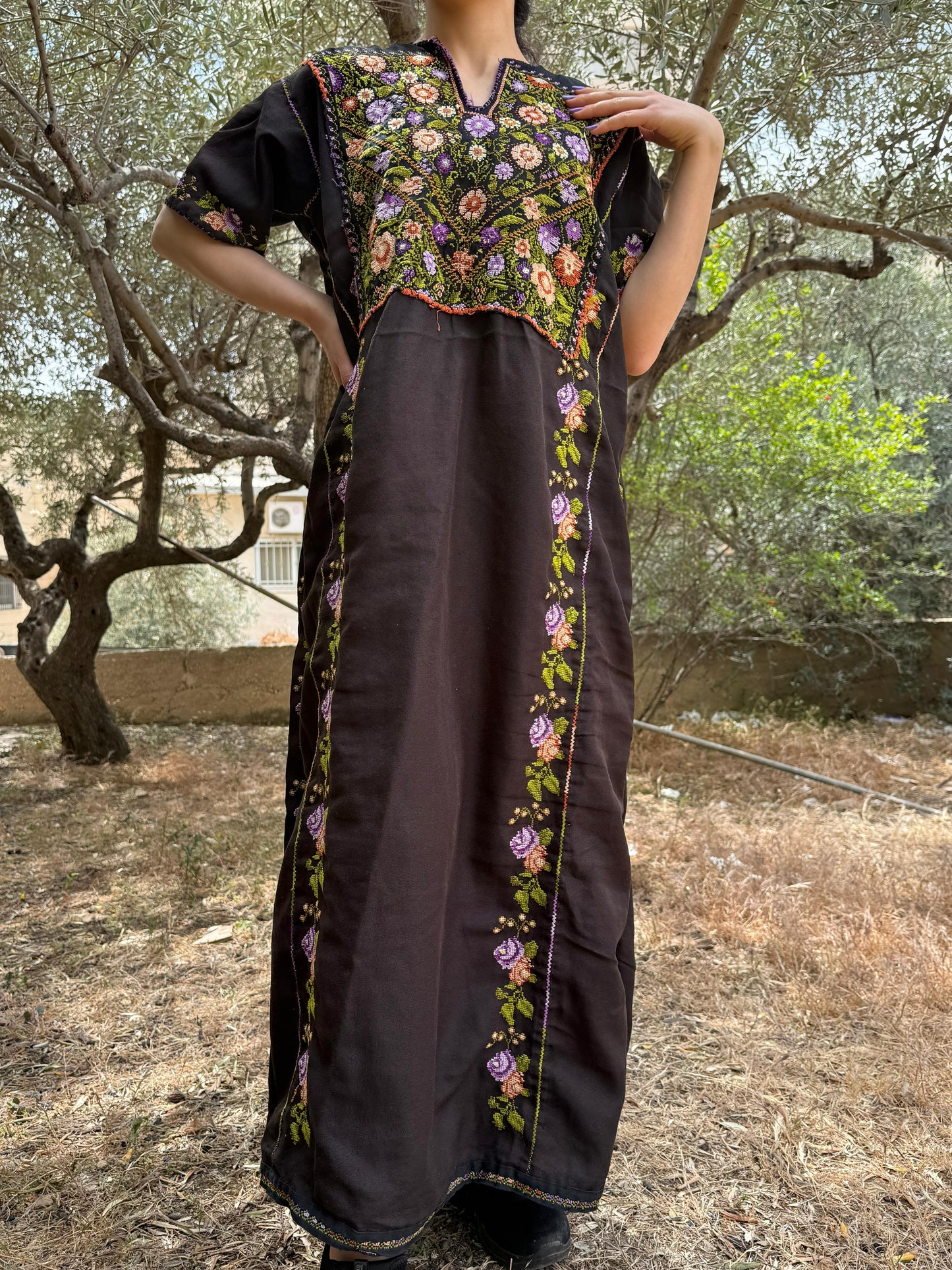 Handwoven Palestinian Thobe – Black with Floral Tatreez Embroidery