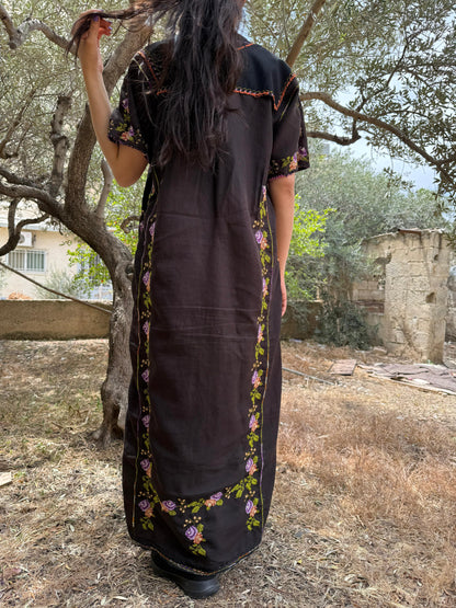 Handwoven Palestinian Thobe – Black with Floral Tatreez Embroidery