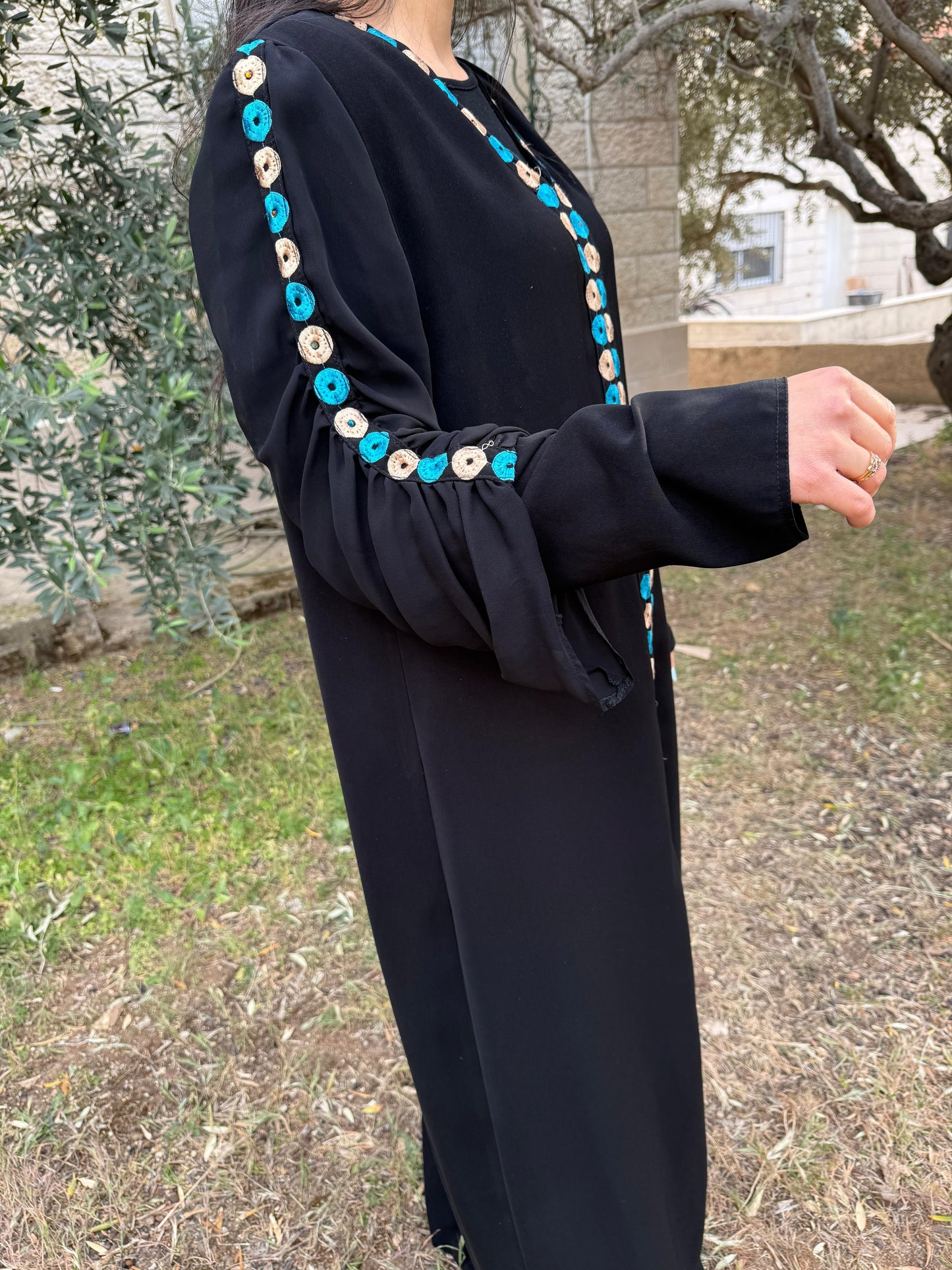 Black Open Abaya – Timeless Elegance in a Modern Traditional Style