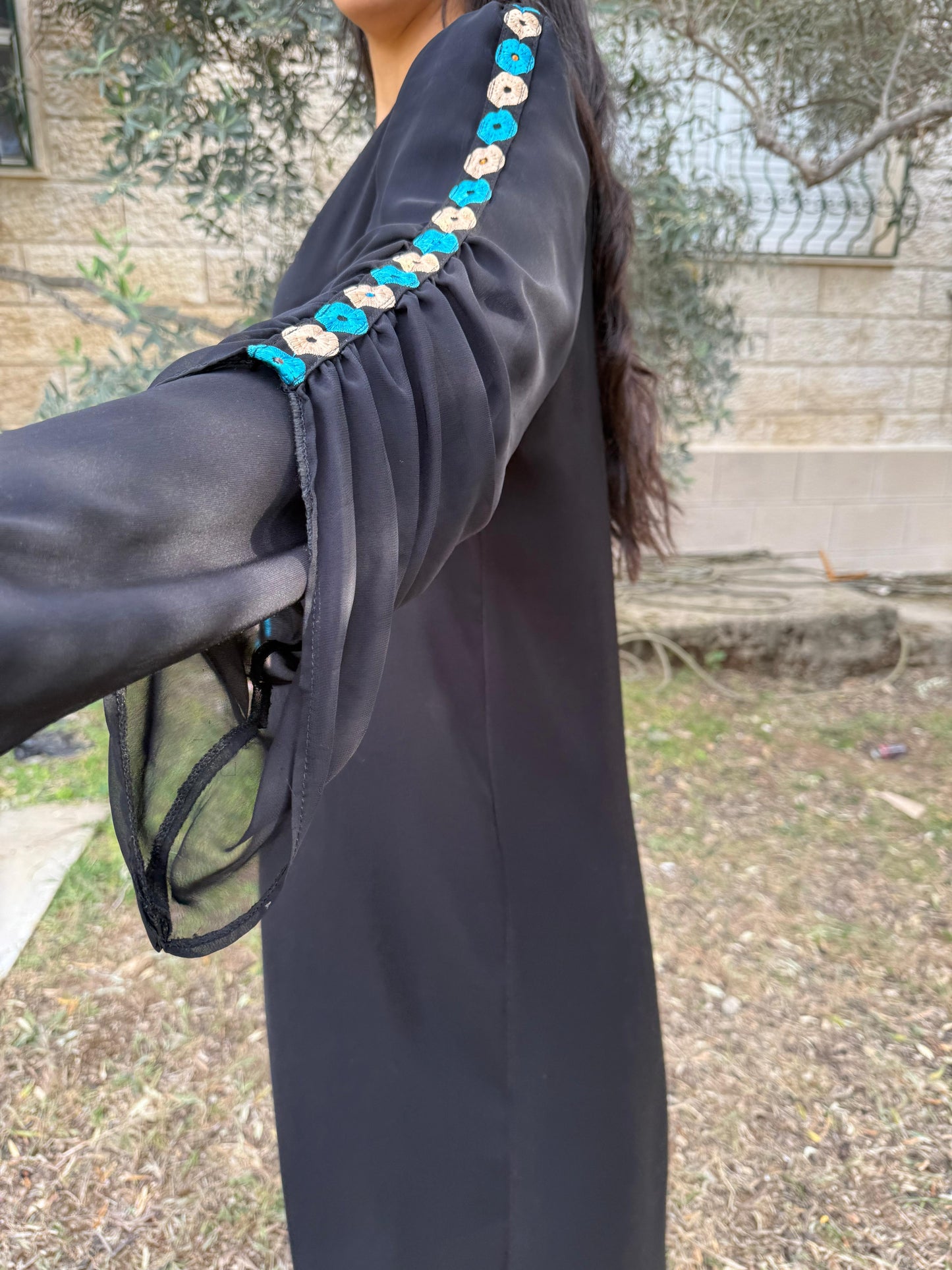 Black Open Abaya – Timeless Elegance in a Modern Traditional Style